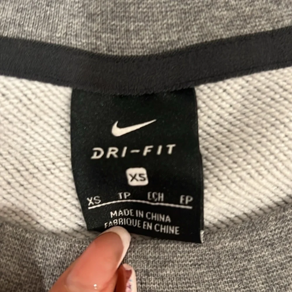 🔥NWOT Nike Gray Crewneck Sweatshirt🔥
